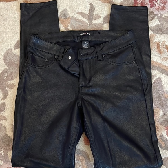 Roz&Ali black stretchy jeans NWOT - Picture 1 of 3